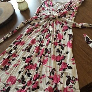 Floral dress with front-knot and tie waist